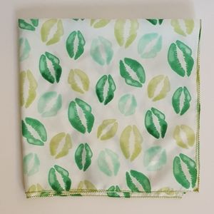 NWOT🍀Lips Bandana